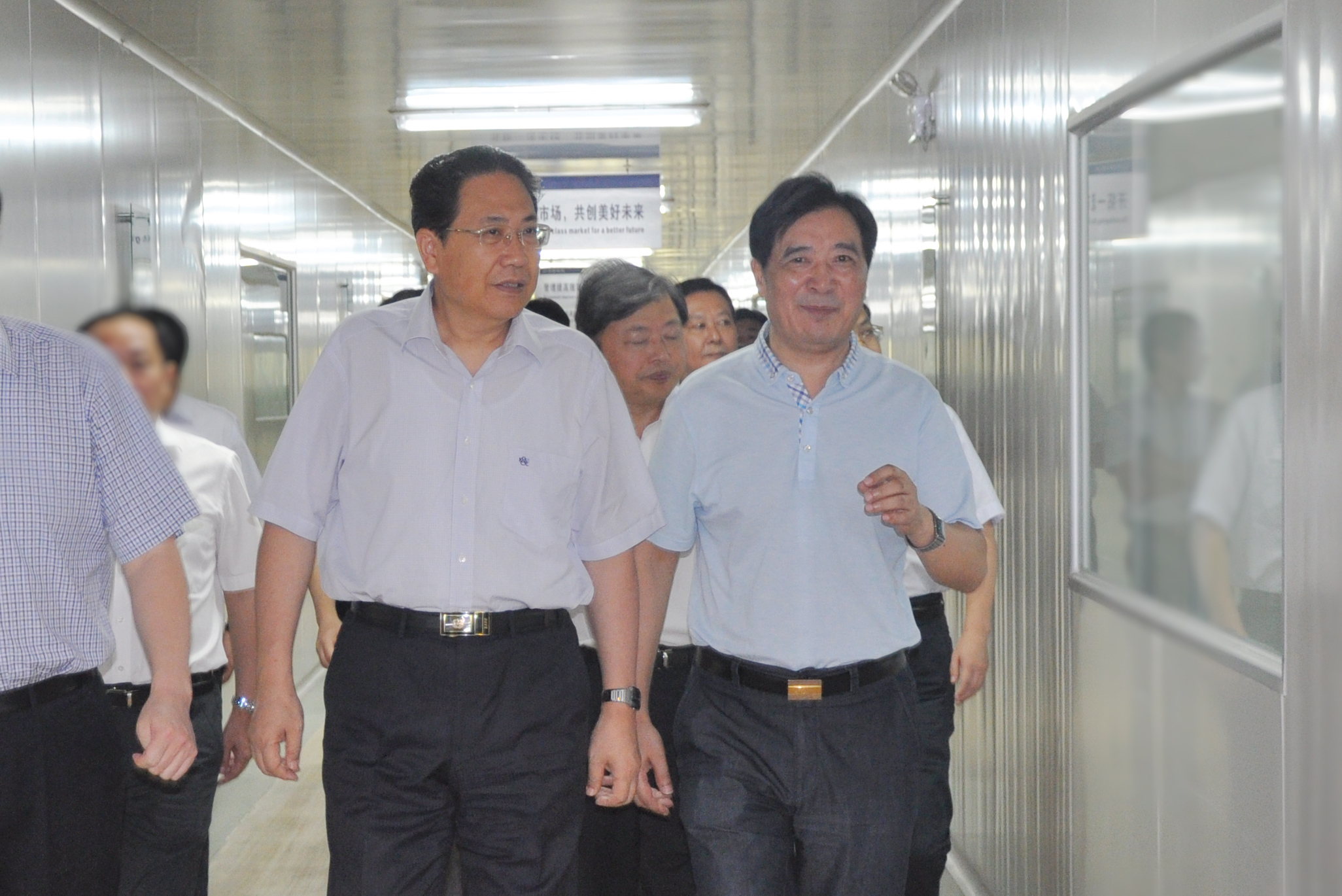 第十四届全国人大常委会委员、环境与资源保护委员会副主任委员，中央第一生态环境保护督察组组长（时任安徽省委书记）李锦斌莅临安徽天康集团调研指导工作